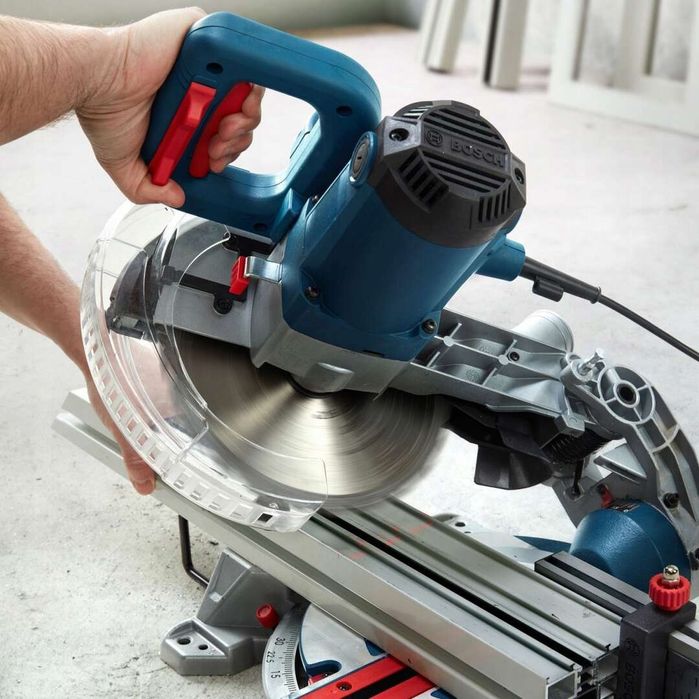 Торцовочная пила BOSCH GCM 216