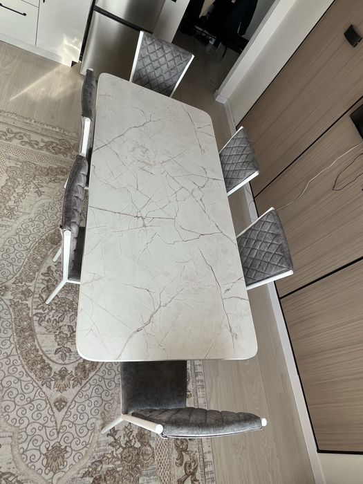 Стол со стульями