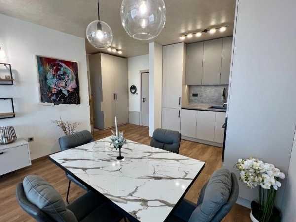 Продава се Двустаен апартамент в Пловдив, Център - 83 кв.м за 1925 €/кв.м - Снимка #3