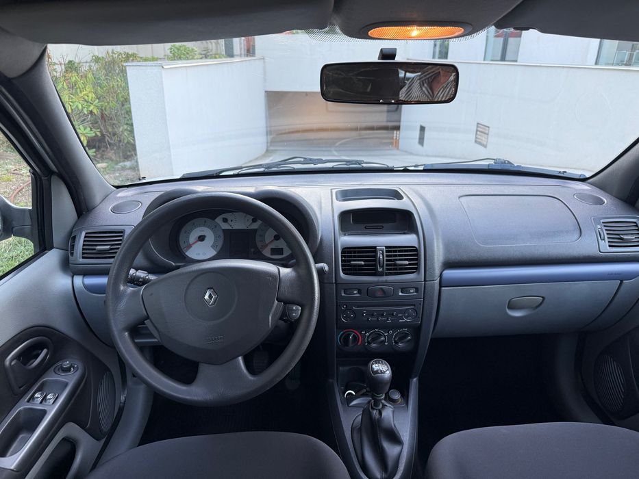 Renault Symbol cu doar 34.000 km autoturism este exemplar unic proprietar cu AC