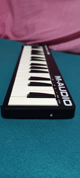 Продам MIDI клавиатуру M Audio