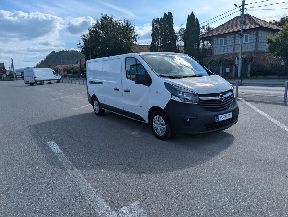 Vând Opel vivaro 2016 varianta extralunga