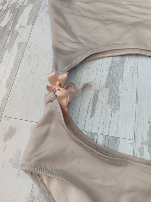 Цял   бански   страхотен е .