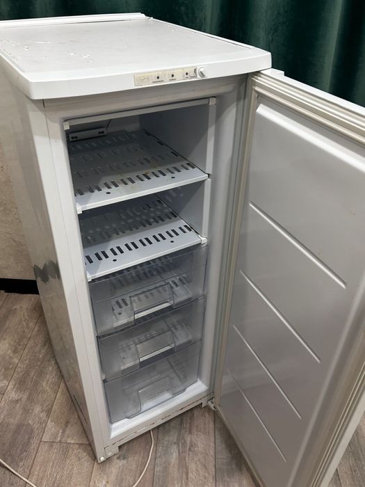 Продам б/у морозильную камеру