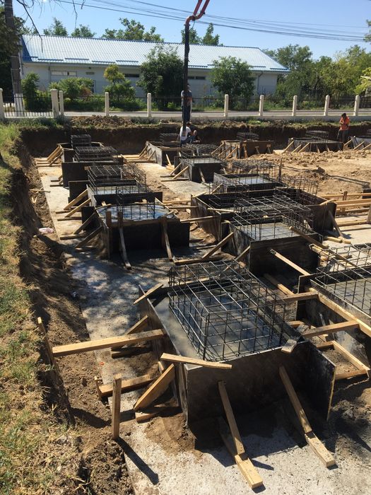 Echipa.Executam constructii la rosu/interioare( FIRMA)