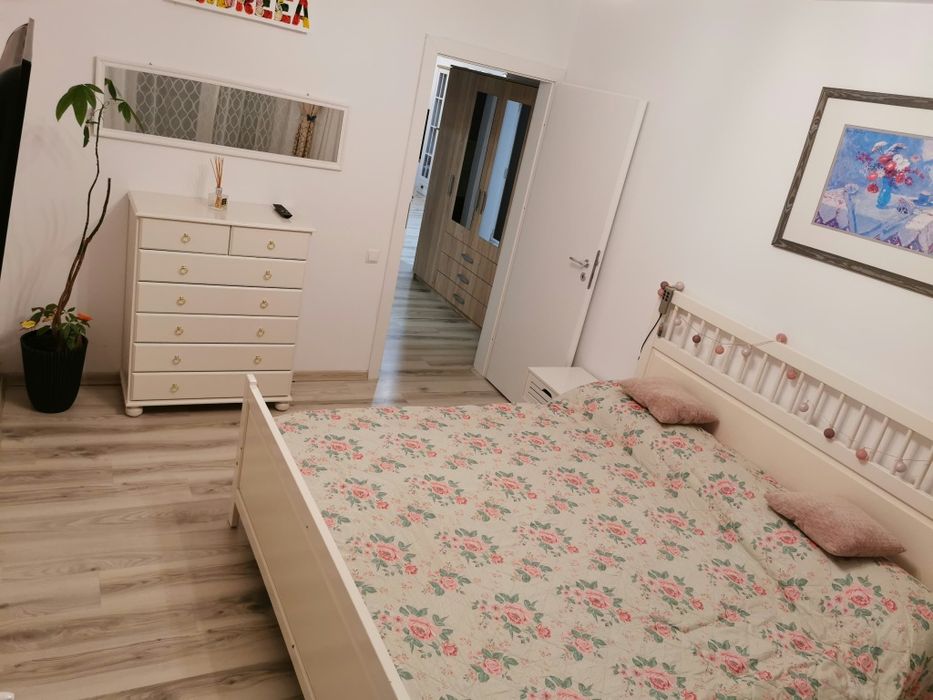 Ofer apartament de închiriat
