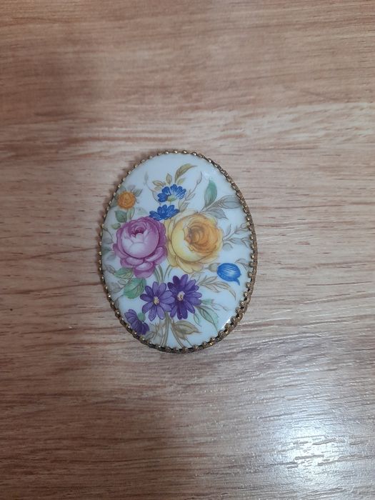 Винтидж порцеланова брошка