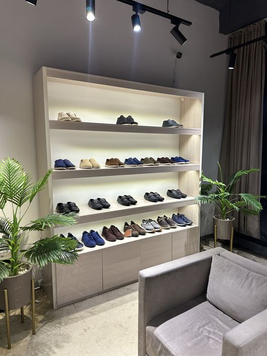 Продам шкаф витрина для обуви