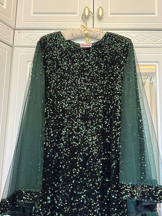 Вечерние платье в паедках