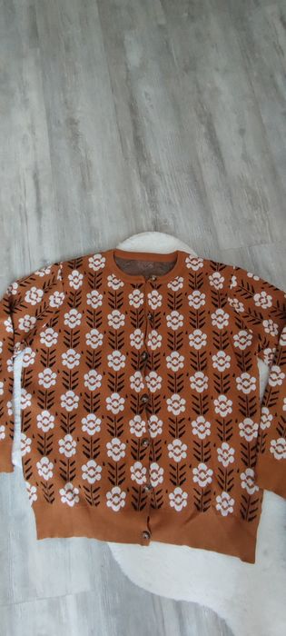 Блузки и жилетки в различни цветове