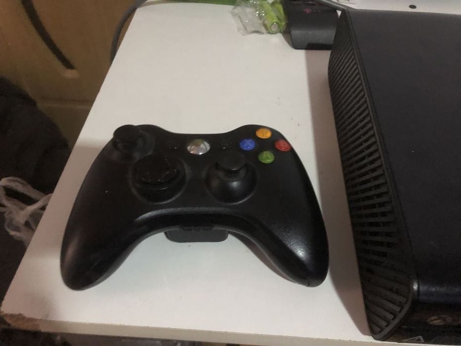 Vând Xbox 360 urgent