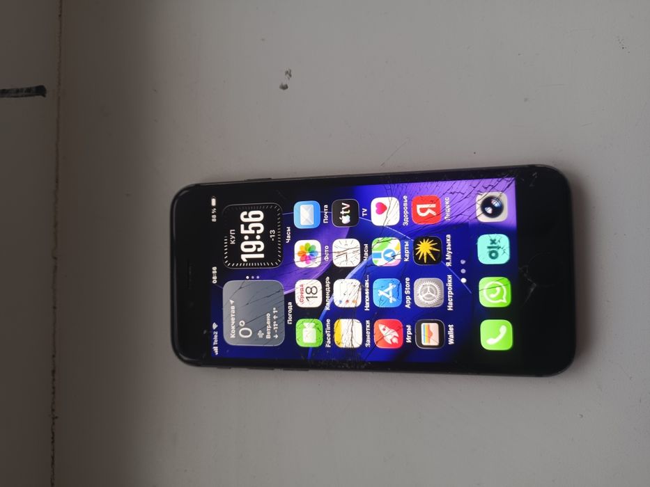 Продам Iphone se gen2  128GB