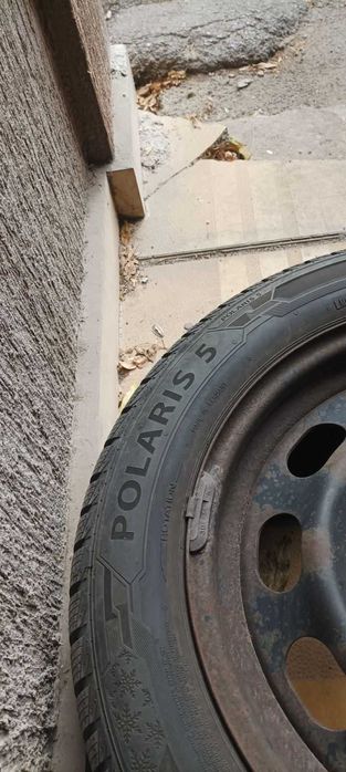 Продавам зимни гуми 16 цола с оригинални джанти за BMW E 46