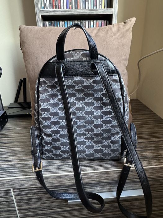 Раница на Michael Kors ,в отлично състояние.Никакви забележки