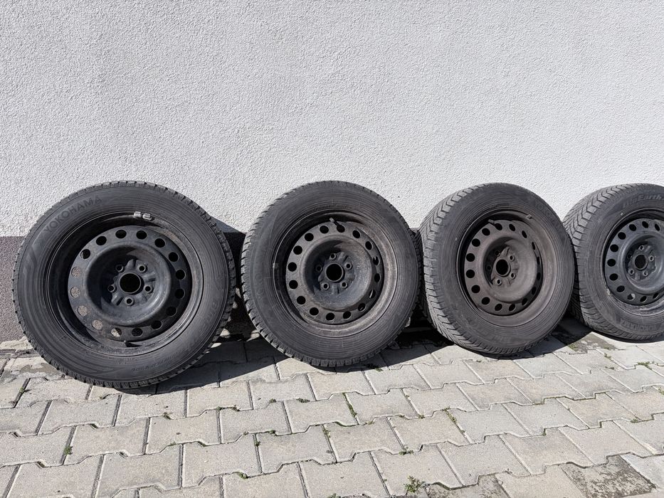 Гуми YOKOHAMA 205/60R16 96H M+S BluEarth*Winter V906