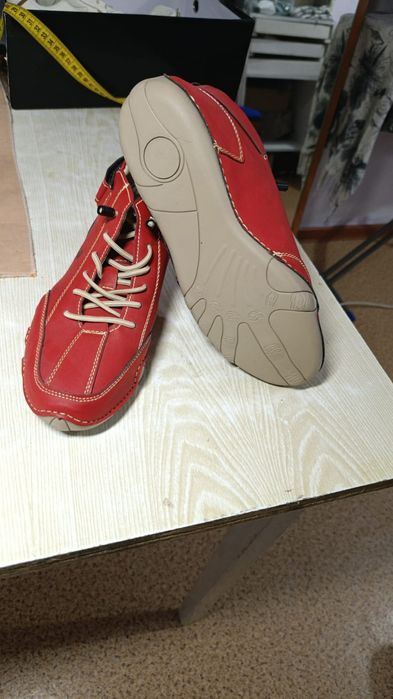 Продам кеды женские