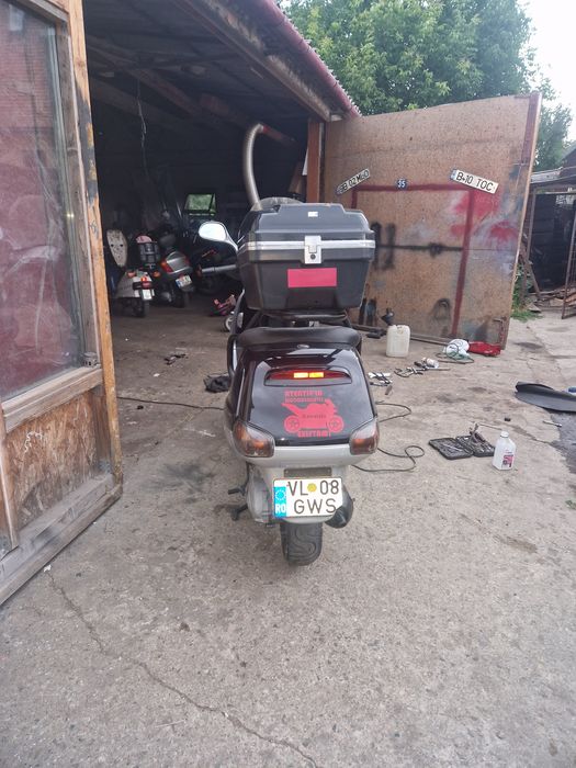 Scuter  Piaggio hexagon 180 2t