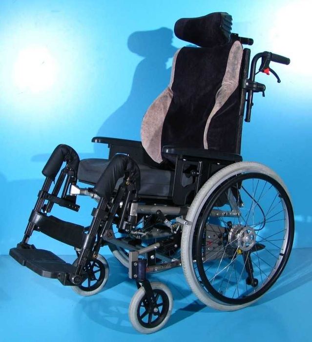 Fotoliu rulant/ Scaun cu rotile Netti / latime sezut 43 cm