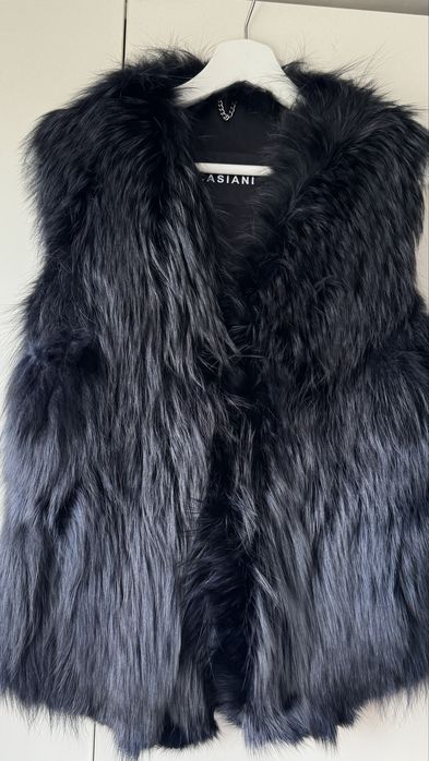 Елек лисица завършек в лилаво