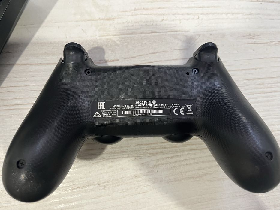 Продаю Sony Dualshock 4