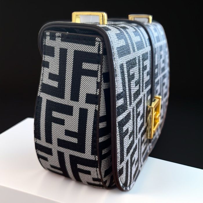 Fendi sumka sotiladi yangi