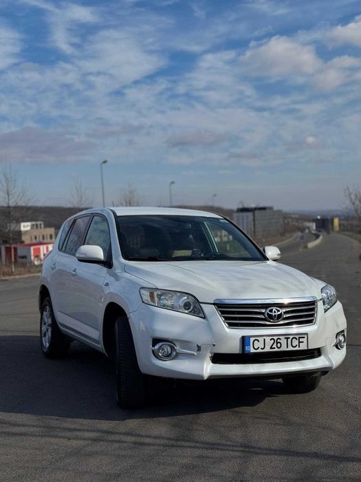 Toyota RAV4 2.2 D-4D an 2011 automată
