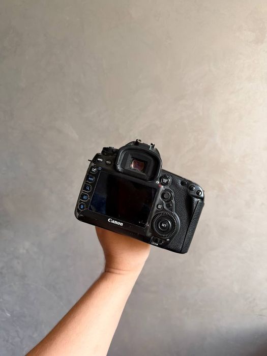 Canon mark 4 obyektiv 24-70mm 800$