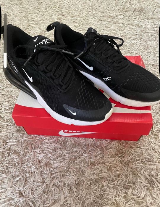 Adidasi Nike Air Max 270