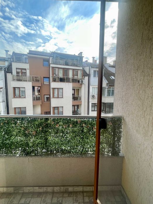 Дава се под наем Тристаен апартамент в Варна, Център - 87 кв.м за 714 € - Снимка #17