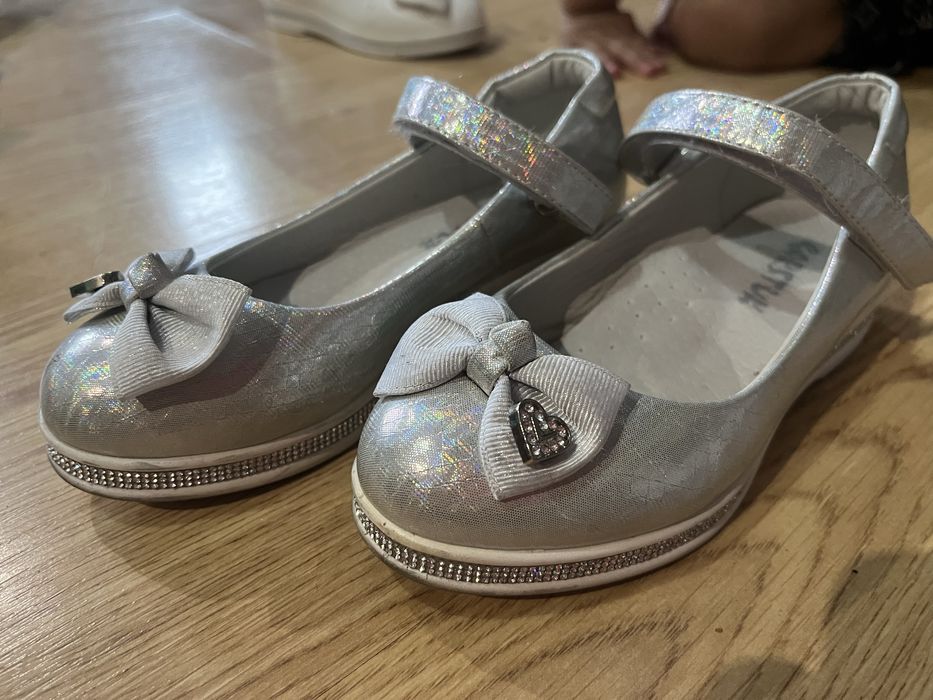 Продам детские туфли