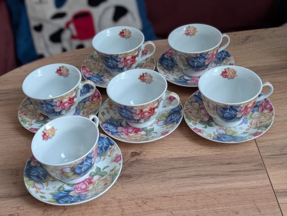 Продам красивый чайный сервиз