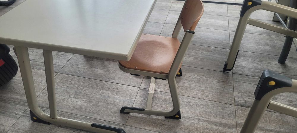 Bănci școlare(masă si scaun) și catedră învățământ primar și preșcolar