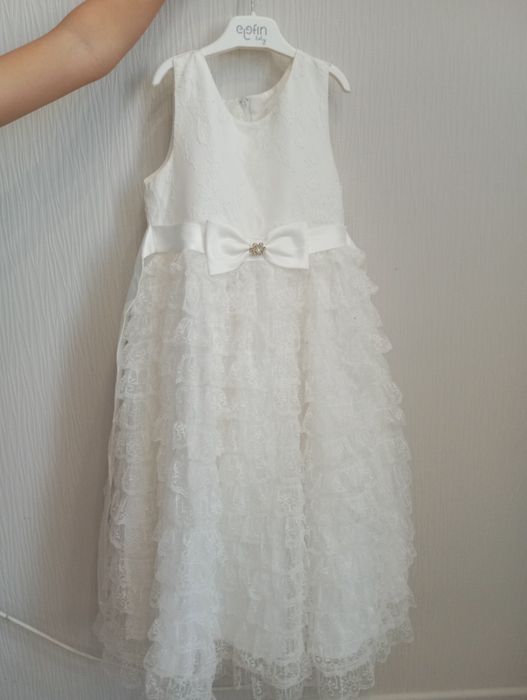 Нарядное белое платье для девочки