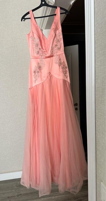 Вечерние платья