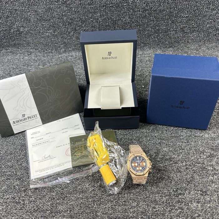 Audemars Piguet AP Royal Oak Chronograph, 41 mm, Frosted розово-златист корпус и син циферблат