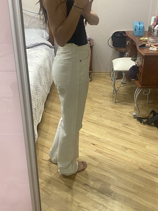 Джинсы белые прямого кроя