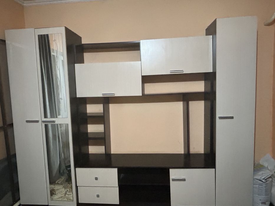 Продается гостинная стенка б/у