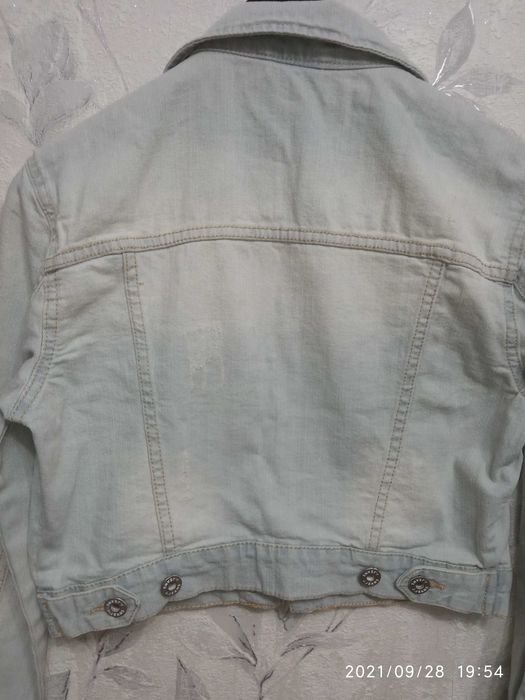 Джинсовая куртка, размер "S"