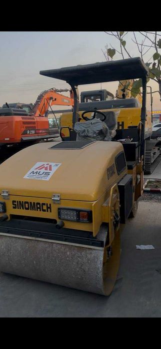 Комбинированный Вибрационный Каток SINOMACH Модель GYC042