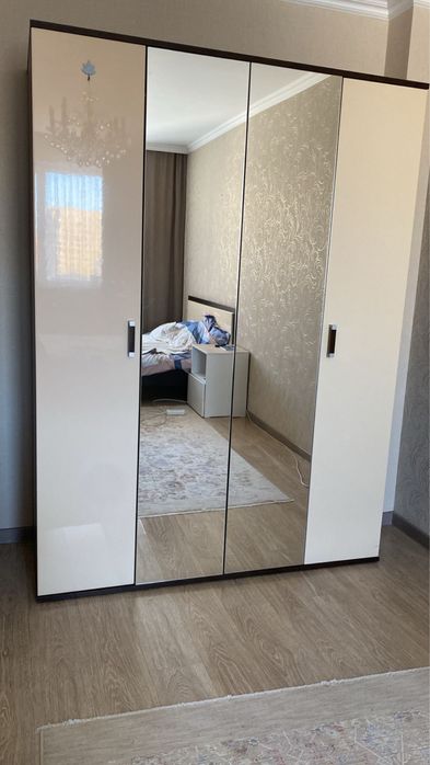 Большой шкаф для одежды