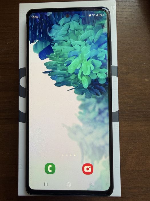 Продам Samsung Galaxy S20FE