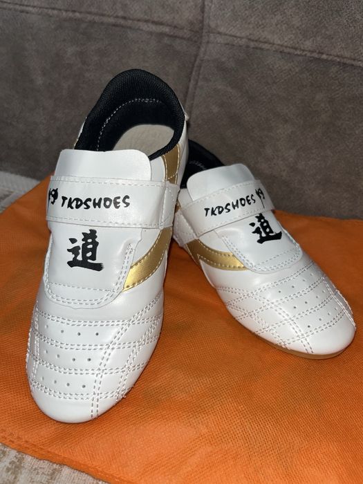 таэквандо аяқ киімі сатылады