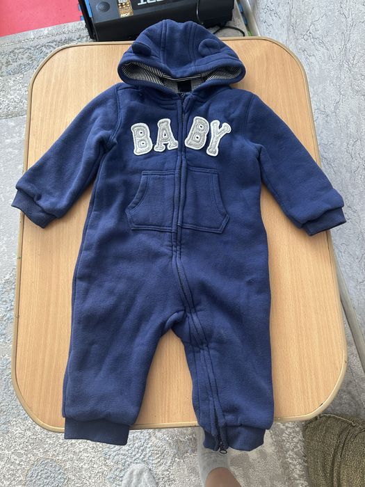 Продам кроссовку и Комбинезон