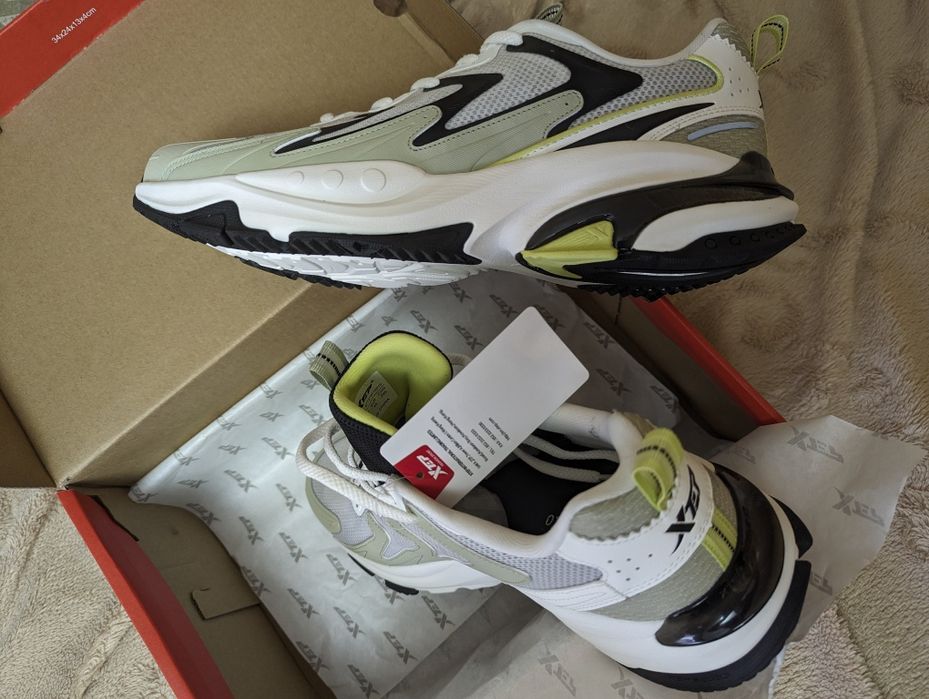 Продам новые кроссовки XTEP