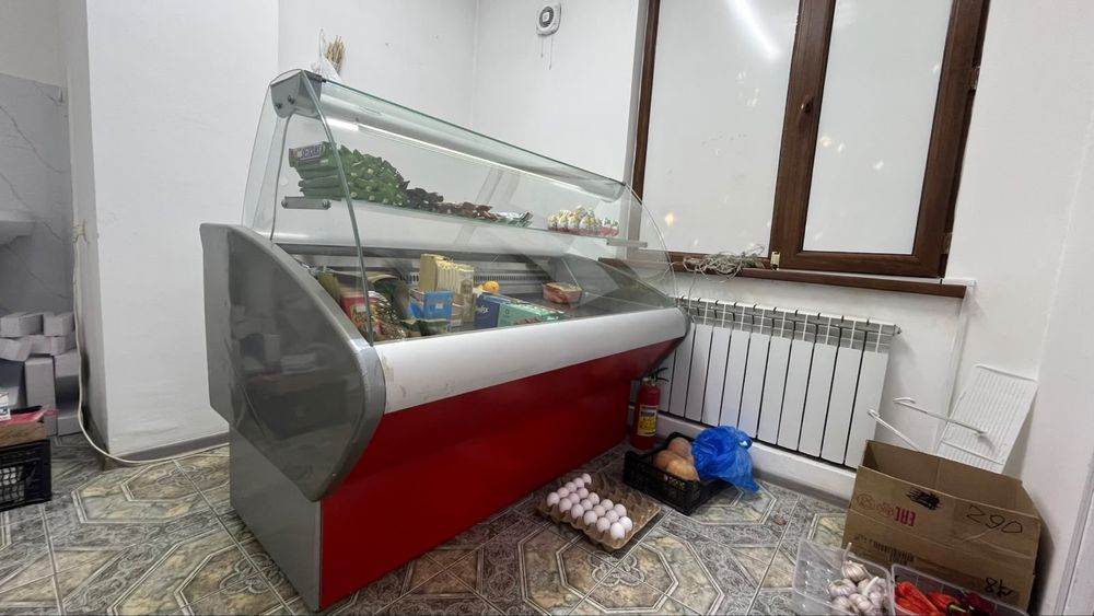 Продам витринный холодильник