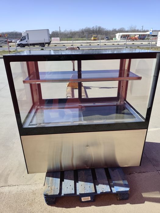 Хладилна витрина Polar