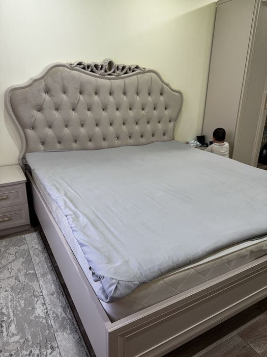 Продаю кровать с 2 тумбочками Мокко