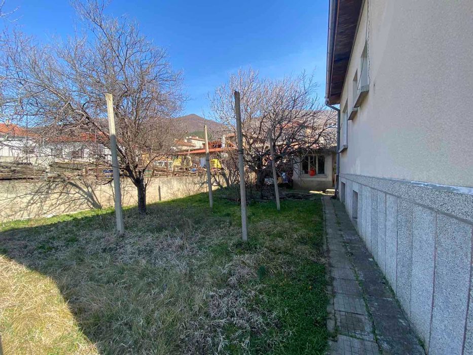 КЪЩА с РЗП 140 кв.м., двор 500 кв.м., град Сопот