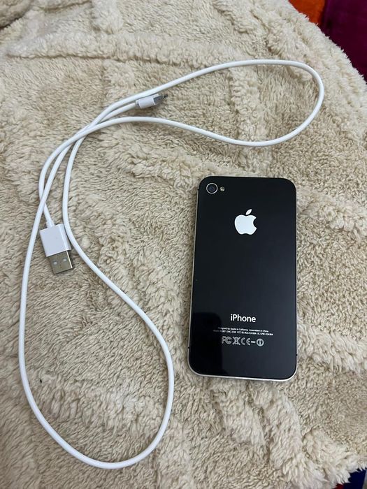 Продам Айфон 4 s