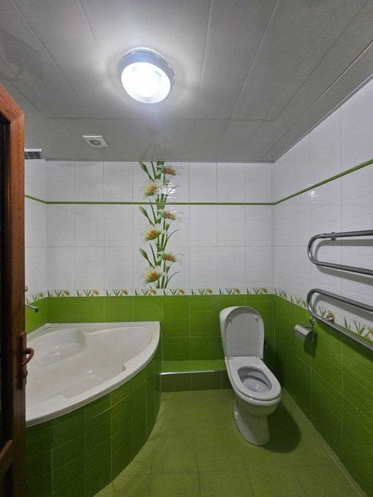 Сергели.Махалля Юкори Дархан.6сотихда 12хонали зор уй сотаман .